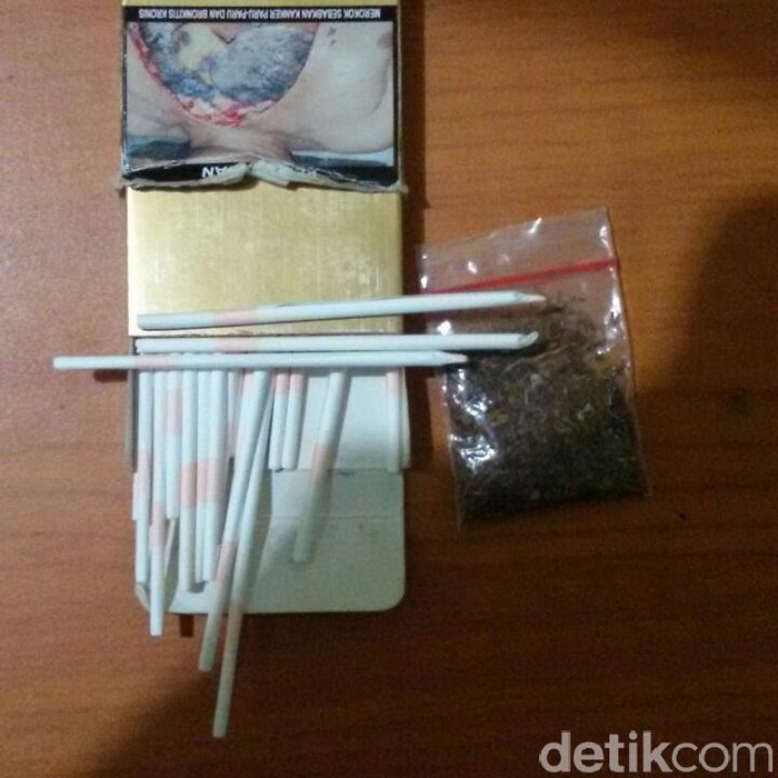 Polres Kuningan Tangkap Pria Pemilik 25 Linting Tembakau Gorila