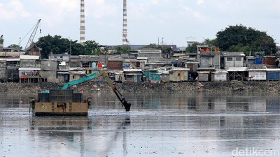Pengerukan Waduk Pluit
