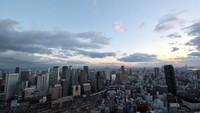 Pemandangan dari atas gedung ini memang cantik. Sejauh mata memandangan tampak gedung-gedung tinggi dan jalanan di Osaka (Andi Saputra/detikTravel)