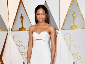 Duh, Bond Girl Ini Ngaku Jadi Korban Pelecehan Aktor Ternama