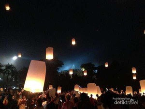 Mengenang Suasana Pelepasan Ribuan Lampion di Borobudur