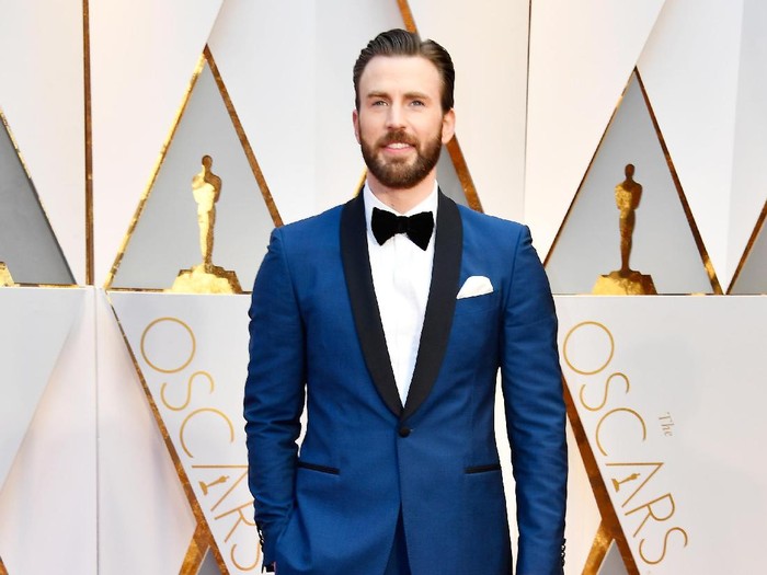 Chris Evans HOLLYWOOD, CA - FEBRUARY 26: Actor Chris Evans attends the 89th Annual Academy Awards at Hollywood & Highland Center on February 26, 2017 in Hollywood, California. (Photo by Frazer Harrison/Getty Images)