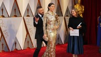Lucunya Justin Timberlake yang mengganggu sang istri, Jessica Biel saat berpose.  REUTERS/Mike Blake/detikFoto.