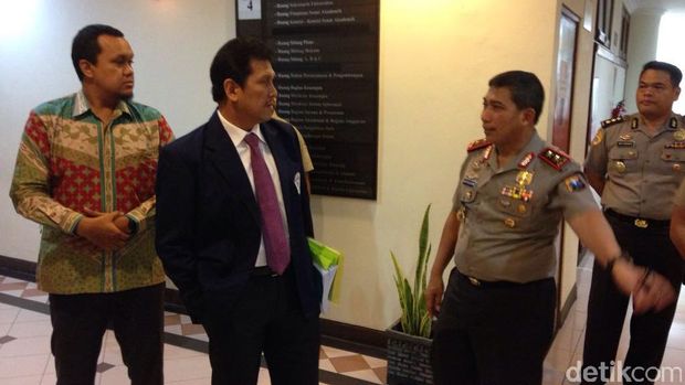 Ujian Terbuka Calon Doktor Menpan Asman Abnur Diuji Kapolri