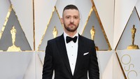 Bahkan Justin Timberlake juga memilih tuxedo hitam. Frazer Harrison/Getty Images/detikFoto.