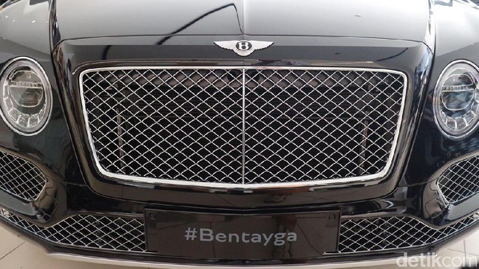 Bentley meluncurkan SUV Bentayga di Jakarta 2017