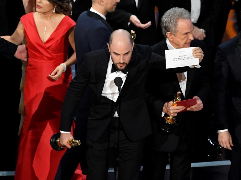 Pembacaan Best Picture Kacau, Akuntan Oscar Minta Maaf Pembacaan Best Picture Kacau, Akuntan Oscar Minta Maaf
