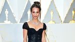 Hot In Black! Balutan Busana Hitam Nan Seksi di Oscar 2017