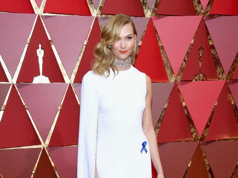 Arti Pita Biru yang Dipakai Karlie Kloss Hingga Ruth Negga di Oscar 2017
