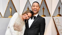 Kemesraan John Legend dan Chrissy Teigen selalu membuat kita iri. Frazer Harrison/Getty Images/detikFoto.