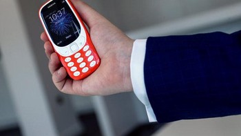 Melakoni debutnya 17 tahun silam, ponsel ini laris terjual sebanyak 126 juta sebelum akhirnya dikubur Nokia pada 2005 lalu. Foto: Reuters