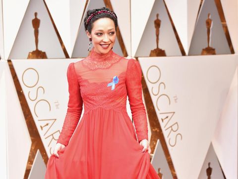 Arti Pita Biru yang Dipakai Karlie Kloss Hingga Ruth Negga di Oscar 2017