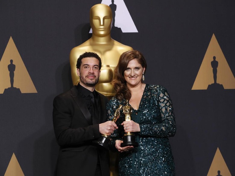 Ezra Edelman Wawancarai 72 Orang untuk Dokumenter O.J: Made in America Ezra Edelman Wawancarai 72 Orang untuk Dokumenter O.J: Made in America