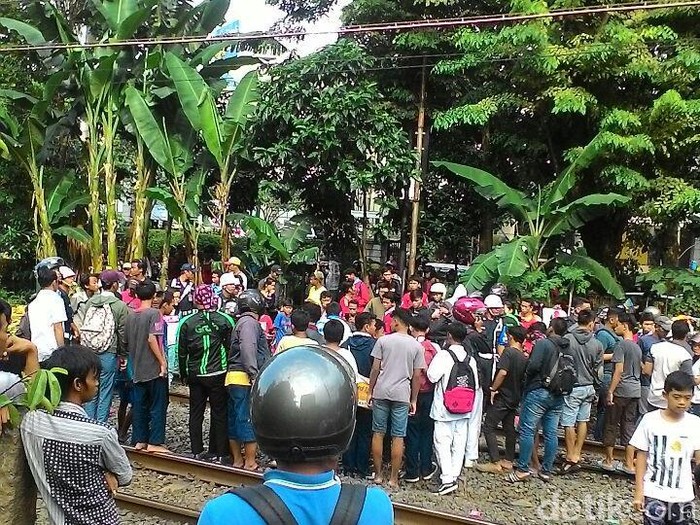 Seorang Perempuan Tewas Tertabrak Kereta Api di Rawajati