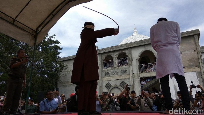 Hukuman cambuk di Banda Aceh, Senin (27/2/2017)
