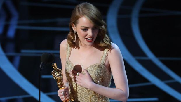 Oscar 2017, Aming Gugat Cerai Evelyn