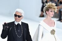 Pakai Setelan Chanel, Pharrell Williams Tiru Karl Lagerferld di Oscar