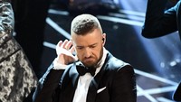 Acara dibuka dengan penampilan dari Justin Timberlake yang membawakan lagu Cant Stop the Feeling. Kevin Winter/Getty Images