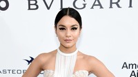 Nampak pula Vanessa Hudgens yang tak kalah seksi. Jamie McCarthy/Getty Images for EJAF