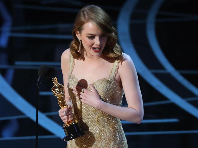 Emma Stone adalah salah satu aktris yang cukup disegani di Hollywood. Tapi siapa yang menyangka jika Emma pernah tak menyelesaikan pendidikan di sekolah formal dan beralih ke sekolah akting. Aku tak menyangka orangtuaku menyetujuinya, ujar Emma seperti dikutip Just Jared. Kalau tidak begitu, mungkin bintang La La Land ini tak akan meraih penghargaan Oscar. (Foto: Reuters)