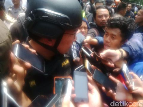 Ridwan Kamil Berompi Anti Peluru di Lokasi Pelaku Bom Panci