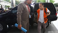 Itoc Tochija diperiksa sebagai tersangka dalam kasus dugaan suap ijon pengerjakan proyek pembangunan Pasar Atas Barokah (PAB) Cimahi tahap II, yang menelan anggaran sebesar Rp 57 Milyar.
