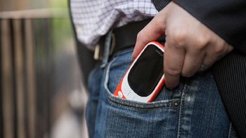 Nokia 3310 juga membawa game nostalgia Snake di dalamnya. Untuk banderolnya, Nokia 3310 terbaru ini dibanderol dengan harga yang cukup terjangkau, yakni 49 euro atau sekitar Rp 700 ribu. Foto: istimewa/cnet