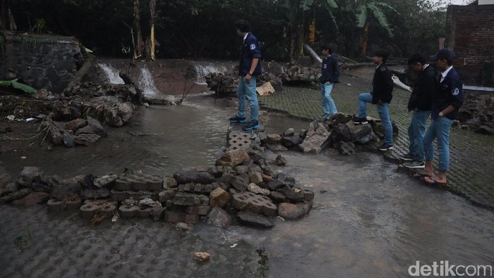 Banjir Bogor, 3 Rumah dan Motor Siswa SMAN 2 Rusak