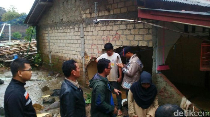 Banjir Bandang Landa Bogor, Ibu dan Anak Meninggal Terbawa Arus