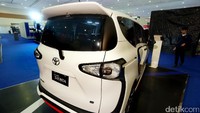 Bagian belakang mobil, tidak mengalami perubahan banyak. Foto: Rengga Sancaya