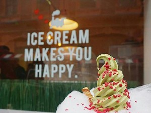 Ini Keseruan Warga London Menikmati Cloud Cones, Es Krim Berbalut Cotton Candy