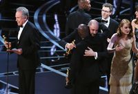 Kesalahan Fatal Pengumuman #Oscar, Netizen Bela Warren Beatty 