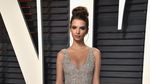 Pesona Emily Ratajkowski di Vanity Fair