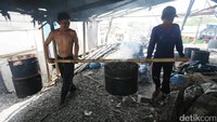 Salah satu faktor penyebabnya menurut mereka yakni reklamasi pantai utara Jakarta.