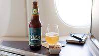  <i/>Cathay Pacific Airways</i> Buat Bir Khusus untuk Dinikmati di Ketinggian!