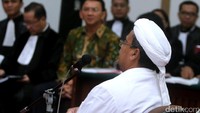 Dalam kesaksiannya, Rizieq menyebut, dalam pidato Ahok, surat Al-Maidah ayat 51 dijadikan alat kebohongan.