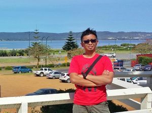 Tentang Sofa Bekas, Identitas, dan Kecerobohan Kita