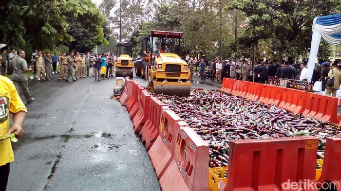 Pemkot Tangerang Musnahkan 7.000-an Botol Miras