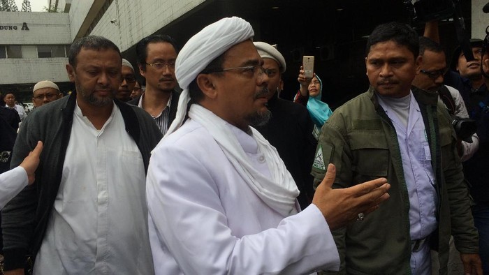Jadi Ahli Sidang Ahok, Habib Rizieq Acungkan Jempol
