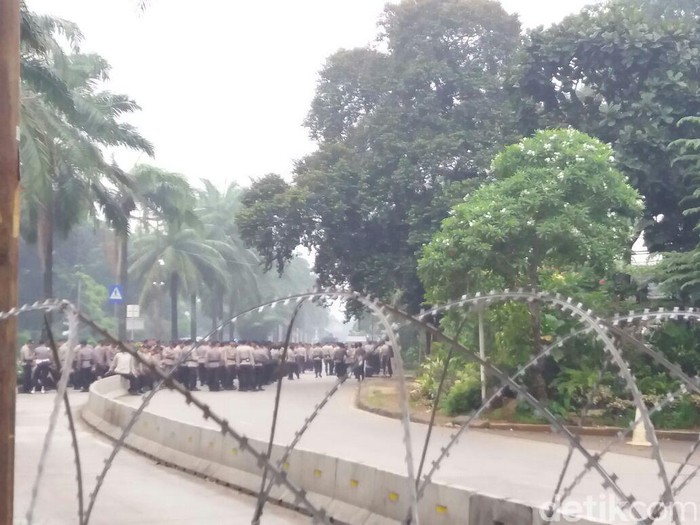 Jelang Sidang Ahok, Polisi Tambah Pengamanan di Depan Kementan