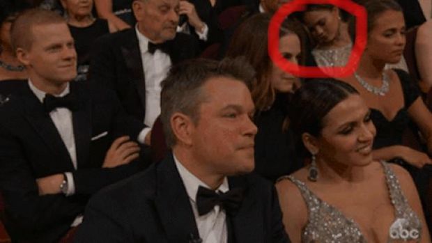 Chrissy Teigen Tertidur Saat Acara Oscar Berlangsung