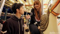 Momen romantis antara dua sahabat tersebut. Pool/Hanif Hawari/detikFoto.
