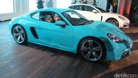Mesin 2.5L 718 Cayman S memilliki fitur turbocharger dengan variable turbine geometry (VTG), sebuah teknologi sampai sekarang digunakan secara eksklusif di 911 Turbo.