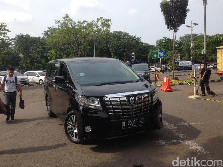 Penampakan Mobil Mewah Penjemput Rombongan Raja Salman di 