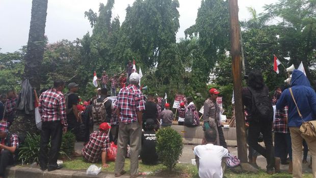 Kian Siang, Massa Pengawal Sidang Ahok di Kementan Makin Ramai