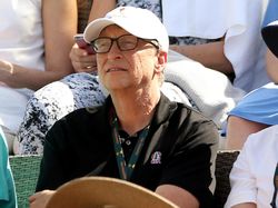 Seperti Jokowi, Bos Teknologi Ini Juga Pakai Kaus di Acara Resmi