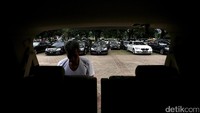 Yang paling mahal adalah S Class, sehari sekitar Rp 22 juta. Yang murah Alphard, Rp 5 juta per hari.