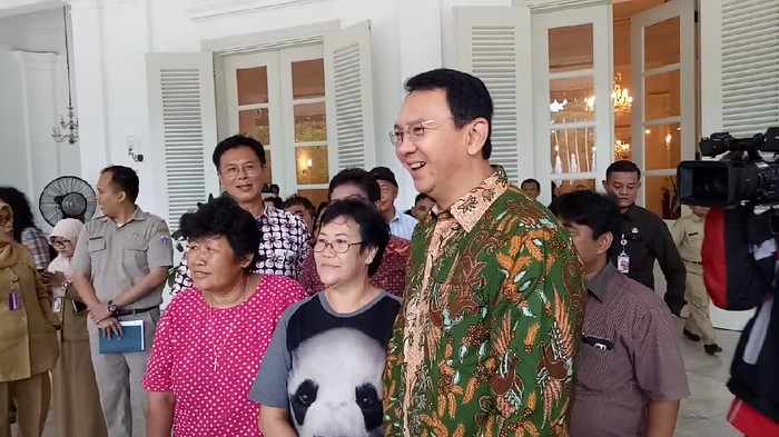 Datang ke Balai Kota, Ibu Ini Curhat ke Ahok soal Banjir di Bangka