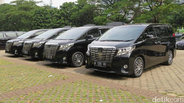 Ratusan Mercy untuk Rombongan Raja Salman Parkir di Senayan