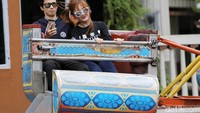 Mereka tampak menikmati beberapa wahana yang ada. Pool/Hanif Hawari/detikFoto.